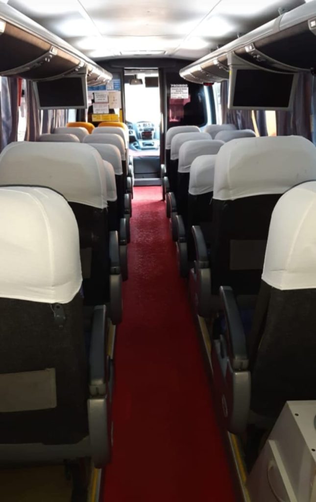 Interior do micro=ônibus